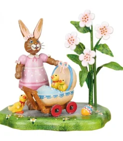 Lapin De Paques En Bois Avec Poussins Dans Landau